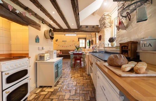 Hele Cottage | Gorgeous 3-bedroom family friendly cottage close to North Devon beaches