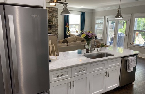 Charlotte House | Gorgeous 3 bedroom house with patio and firepit