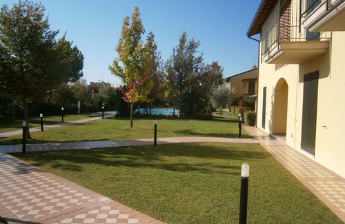 Moniga del Garda Apartment | Gorgeous 3-room apartment in Moniga del Garda with swimming pool and terrace