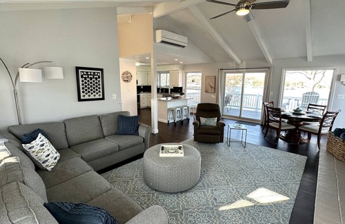 Shawnee Bend House | Gorgeous 3BR Lakefront Home - HOT TUB + Lake views