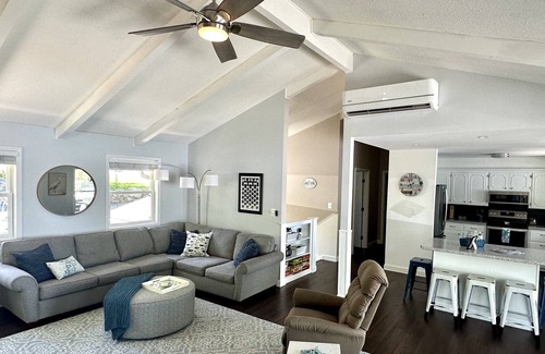 Shawnee Bend House | Gorgeous 3BR Lakefront Home - HOT TUB + Lake views