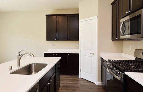 West Hills House | Gorgeous 5-bedroom, 2 1/2 -bath for your extended stay in Bremerton WA!
