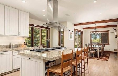 Aspen House | Gorgeous 5 Bedroom 6 Bath Home Aspen-Pool-Hot Tub!