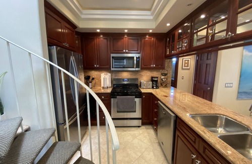 Huntington Beach Condo | Gorgeous 5 Star Spacious Elegant
