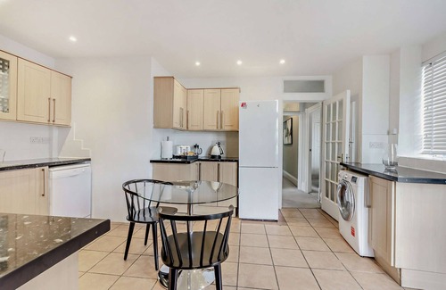 St. Johns Wood Apartment | Gorgeous 6 Bedroom flat in Central London
