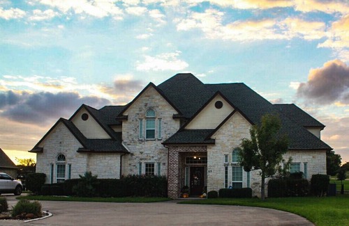 Malakoff House | Gorgeous 6 bedroom lakefront home perfect for families and large groups