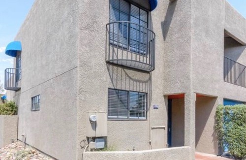 Blenman-Elm House | Gorgeous ALL NEW Smart Townhome, <1 mile to UA/Banner