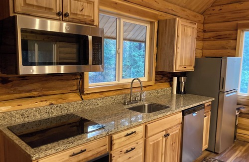 Kalispell Cabin | Gorgeous Amish Cabin at Ashley Lake