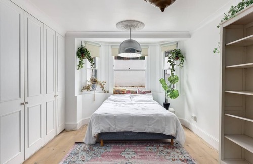 Hackney Downs Apartment | Gorgeous and Vibrant 3 Bedroom Apartment in London