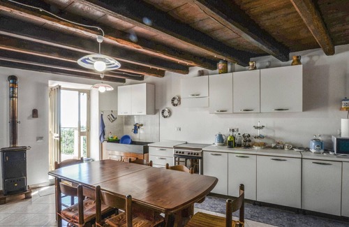 Maissana Apartment | Gorgeous apartment in Colli di Ossegna with WiFi