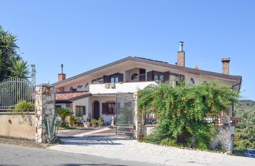 Palmi Apartment | Gorgeous apartment in Palmi with WiFi