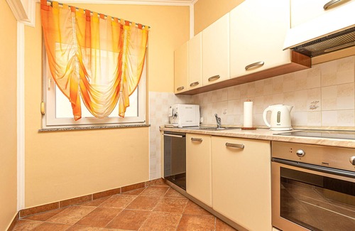 Vintijan Apartment | Gorgeous apartment in Pula with kitchen