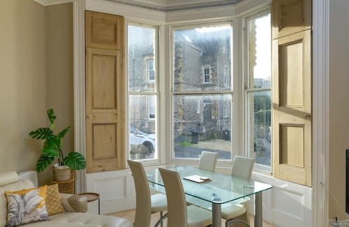 Clevedon Apartment | Gorgeous Apartment Seconds from Seafront Clevedon