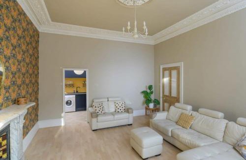Clevedon Apartment | Gorgeous Apartment Seconds from Seafront Clevedon