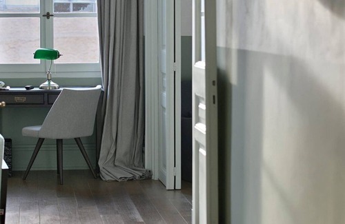 Monastiraki Villa | Gorgeous Athens Apartment | 2 Bedrooms | Apartment Sting | Balcony