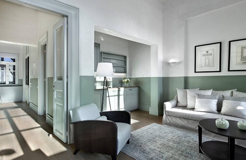 Monastiraki Villa | Gorgeous Athens Apartment | 2 Bedrooms | Apartment Sting | Balcony