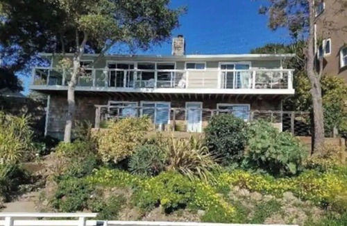 San Rafael House | GORGEOUS BAYSIDE BUNGALOW WITH PRIVATE TERRACE