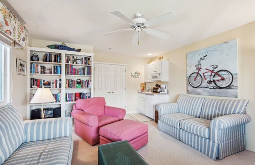 Avalon House | Gorgeous beach block single family home with fantastic views of the ocean.