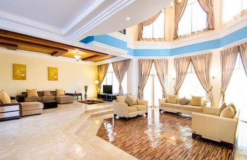 West Bay Villa | Gorgeous Beachfront Furnished 5BHK Villa With All Facilities in West Bay Lagoon