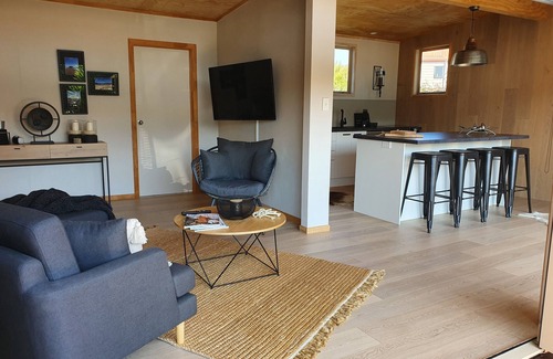 Whangamata Cottage | Gorgeous Boutique Cottage. Private, sunny in great location. Just magic!nnn