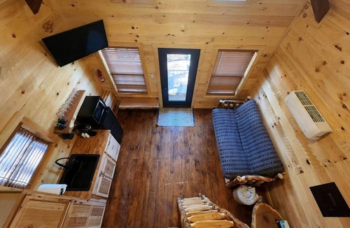 Scio Cabin | Gorgeous Cabin Great for Family Getaways in Ohio
