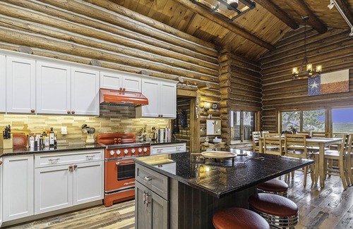 Lyons Cabin | Gorgeous Cabin Located Near Rocky Mountain National Park