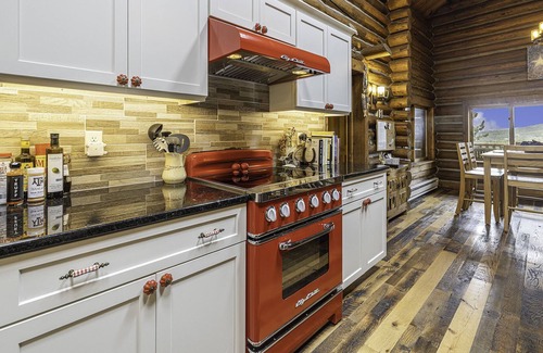 Lyons Cabin | Gorgeous Cabin Located Near Rocky Mountain National Park