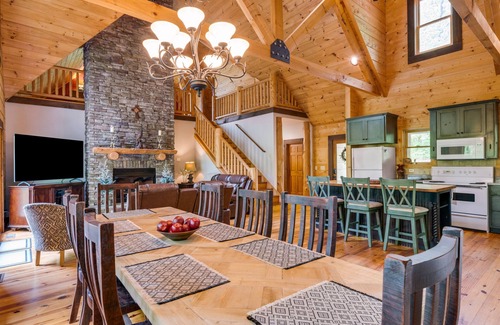 McCaysville Cabin | Gorgeous cabin w/game room, huge decks, & water views - near hiking & fishing