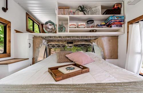 Somerdale House | Gorgeous Caravan Glamping Escape for Four in Dover, Ohio