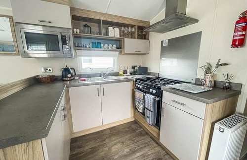 Saxmundham House | Gorgeous caravan with decking and Wi-Fi at Carlton Meres in Suffolk ref 60059FW