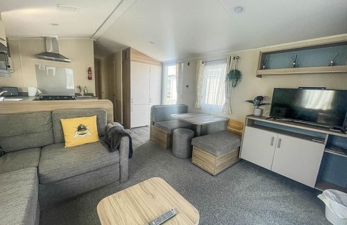 Saxmundham House | Gorgeous caravan with decking and Wi-Fi at Carlton Meres in Suffolk ref 60059FW