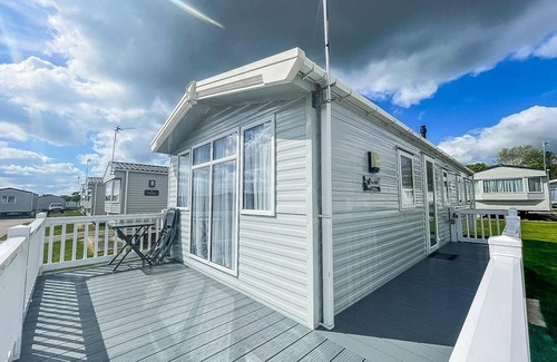 Saxmundham House | Gorgeous caravan with decking and Wi-Fi at Carlton Meres in Suffolk ref 60059FW