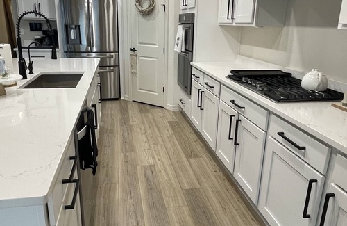 Glendale House | Gorgeous, clean, new build, walking distance to Stadium, Westgate + Outlet Mall!