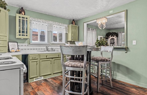 Athens Cottage | Gorgeous Cottage Near UGA - Close to Everything!