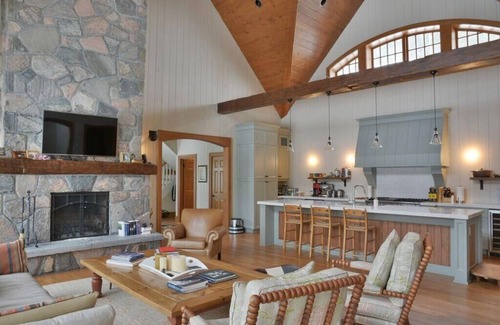 Rosseau Cottage | Gorgeous Cottage on Lake Rosseau with Picturesque Views!