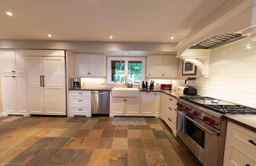 Minett Cottage | Gorgeous Cottage on Lake Rosseau! Huge Boathouse Deck + 300ft of Frontage!