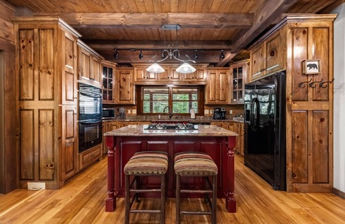 Ellijay Cabin | Gorgeous Creekside Lodge! Sleeps 14! Guesthouse with Huge Game Room! Huge HotTub
