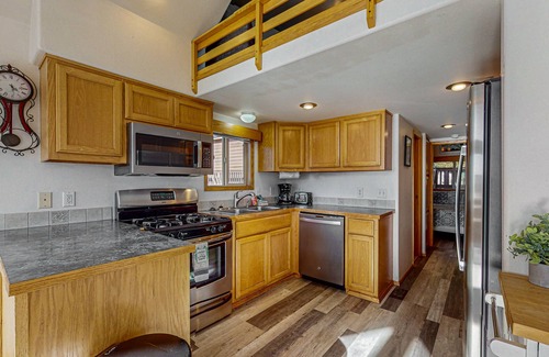 Brookings Cabin | Gorgeous dog-friendly coastal escape with private hot tub, patio & amazing views