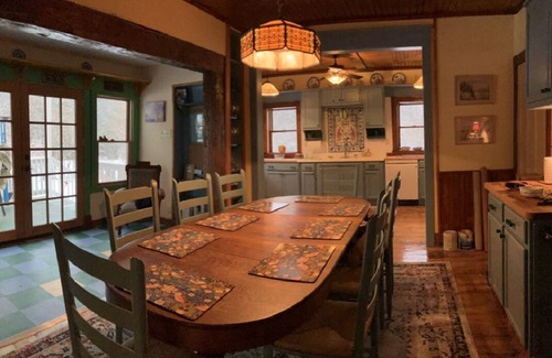 North Creek House | GORGEOUS FAMILY FRIENDLY VICTORIAN WITH ALL NATURAL CEDAR HOT TUB NEAR GORE MT