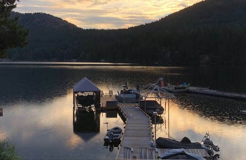 Shawnigan Lake House | GORGEOUS - Family Lakefront Retreat on Shawnigan Lake