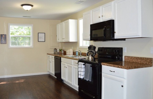 Cookeville House | Gorgeous Farmhouse Hideout | Close to Everything ★ TN Tech ★Burgess Falls