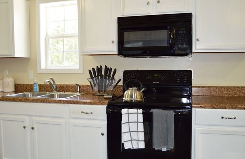 Cookeville House | Gorgeous Farmhouse Hideout | Close to Everything ★ TN Tech ★Burgess Falls