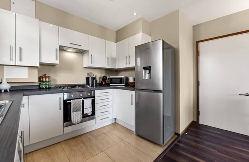 Tottenham Green Apartment | Gorgeous Flat | Perfect for Large Group or Family
