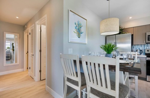 Fort Myers Beach Apartment | Gorgeous, Fresh Florida, Coastal Renovation Manor, Steps to the Beach!