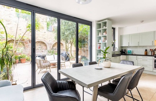 Hammersmith Broadway House | Gorgeous Garden TownHouse 6 Min Walk To Hammersmith Station Pass The Keys