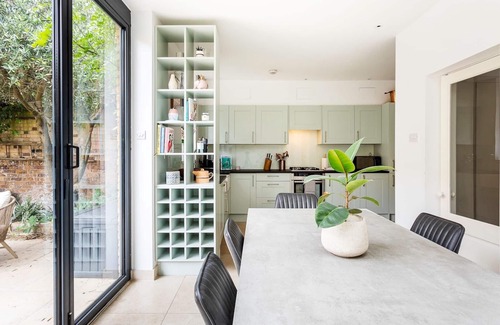 Hammersmith Broadway House | Gorgeous Garden TownHouse 6 Min Walk To Hammersmith Station Pass The Keys