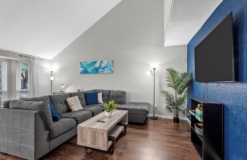 Garland House | Gorgeous Garland 3BR Getaway