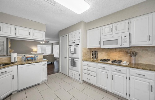 Garland House | Gorgeous Garland 3BR Getaway