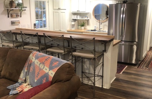 Turners House | Gorgeous Green Room Suite, Safe, Quiet