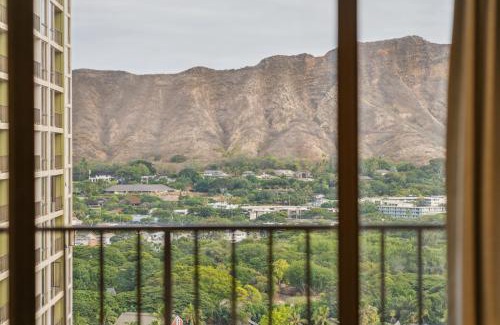Honolulu Apartment | Gorgeous High Rise Waikiki Condo with Ocean and Diamond Head Views